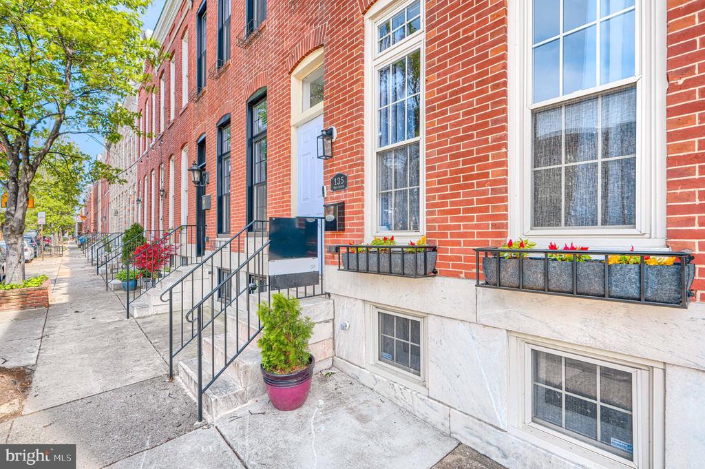 135 W OSTEND STREET