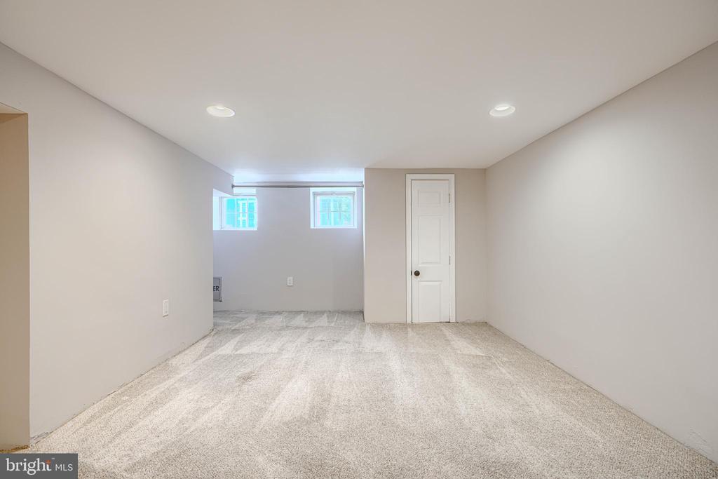 135 W OSTEND STREET