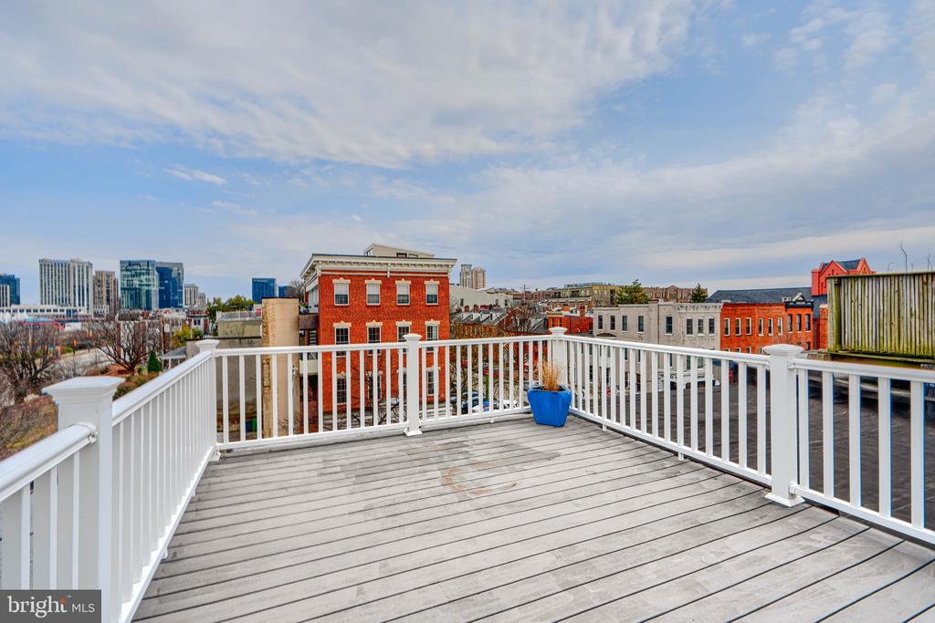 736 LIGHT STREET