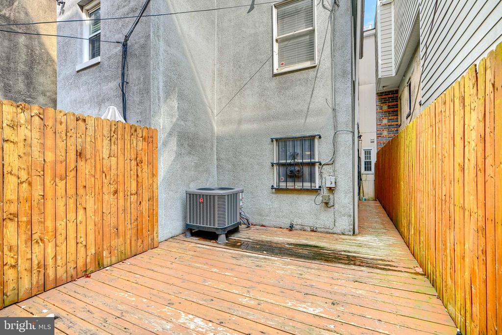 736 LIGHT STREET