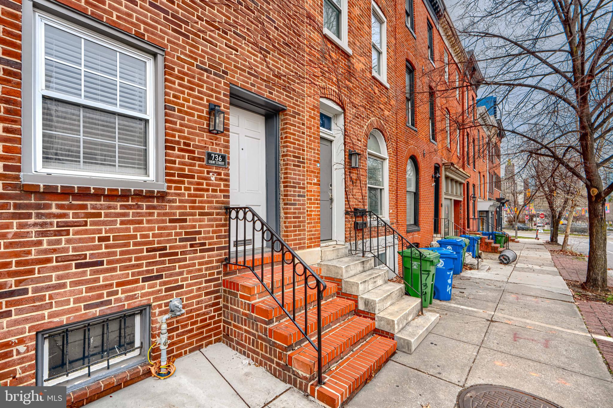 736 LIGHT STREET