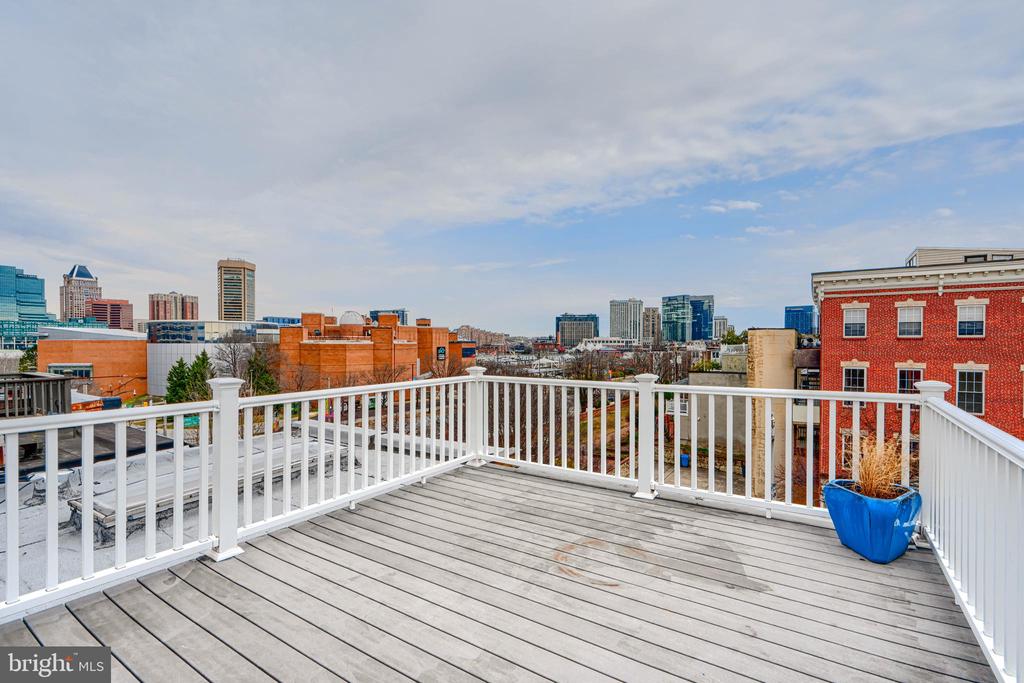 736 LIGHT STREET