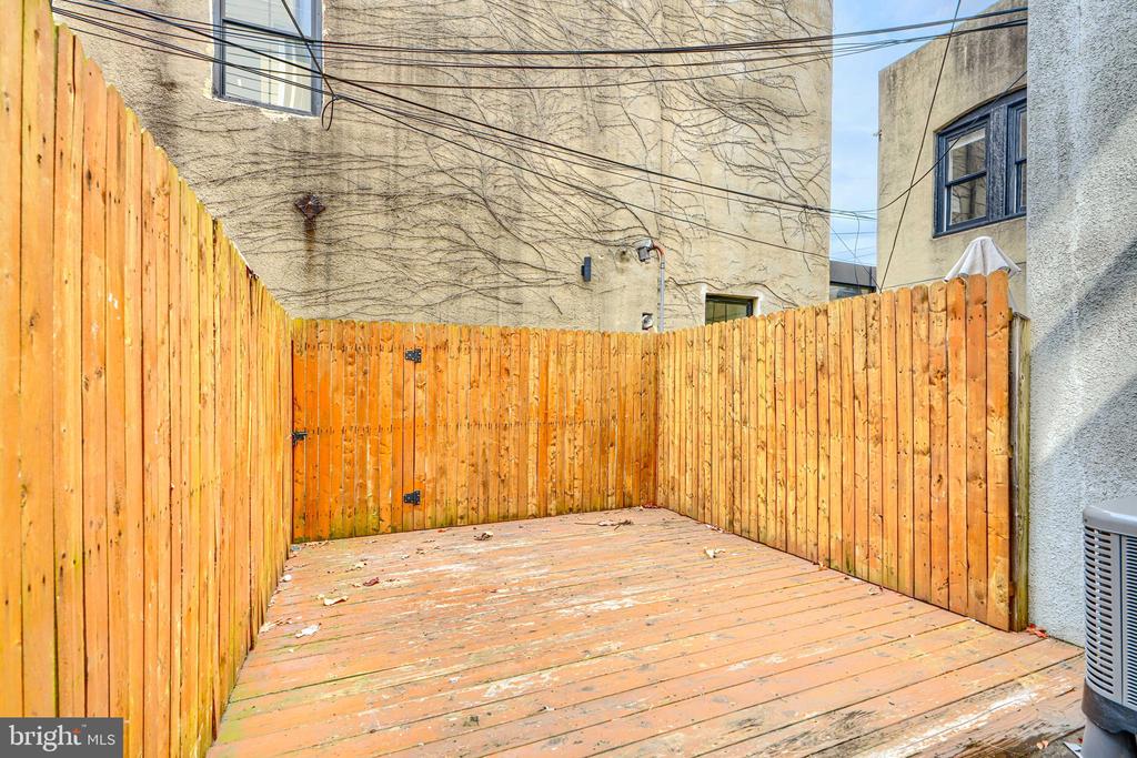 736 LIGHT STREET