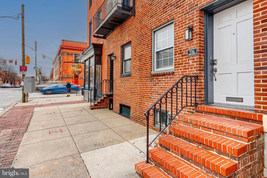 736 LIGHT STREET