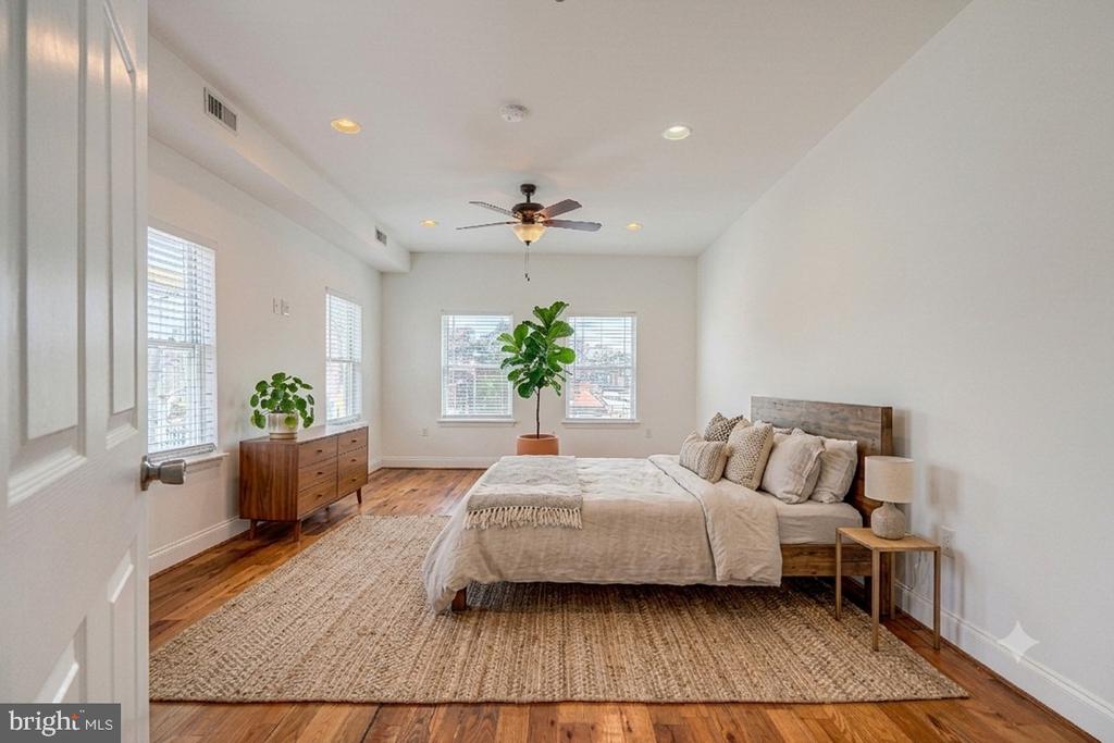 101 W CLEMENT STREET W