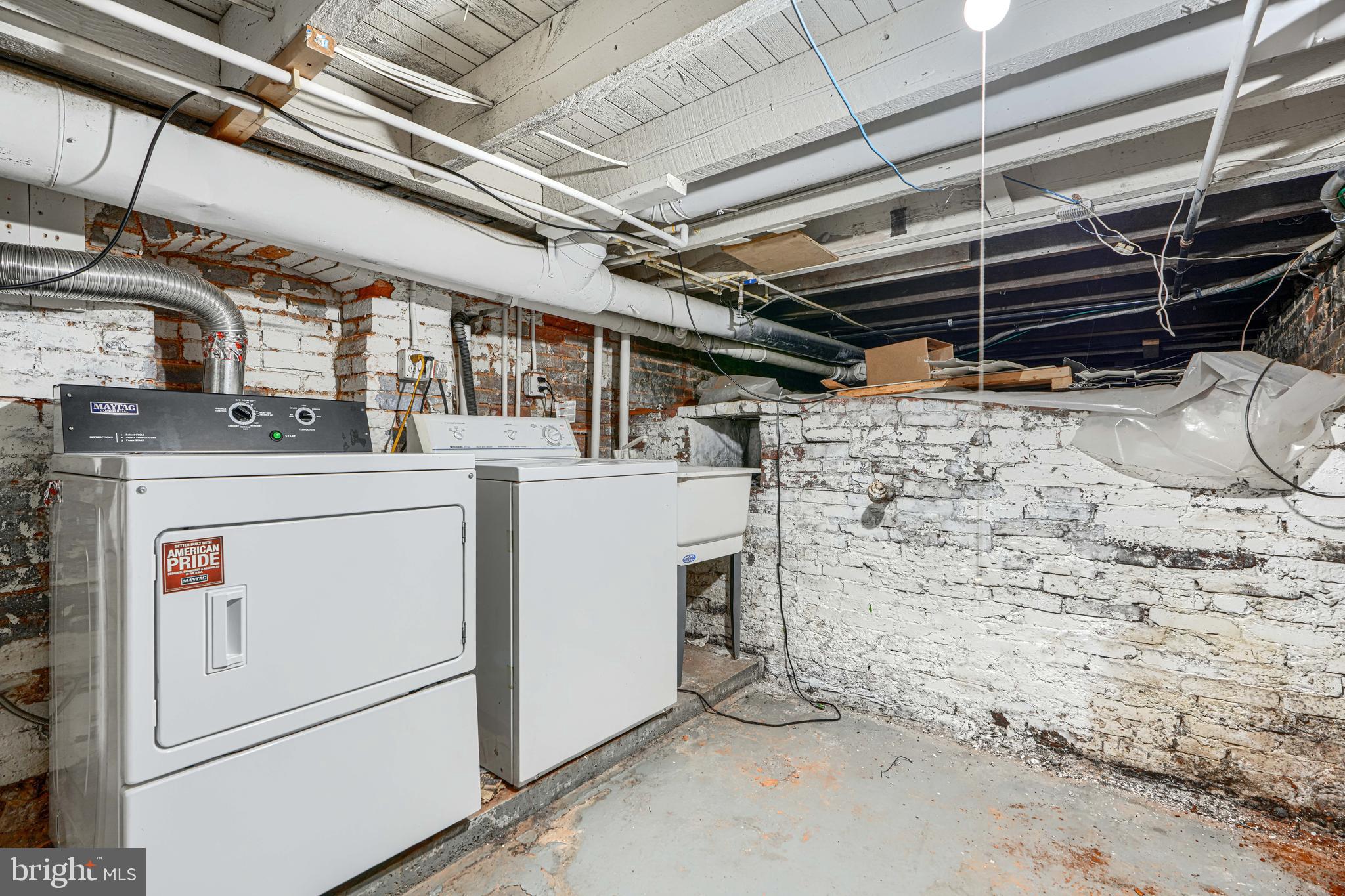 101 W CLEMENT STREET W