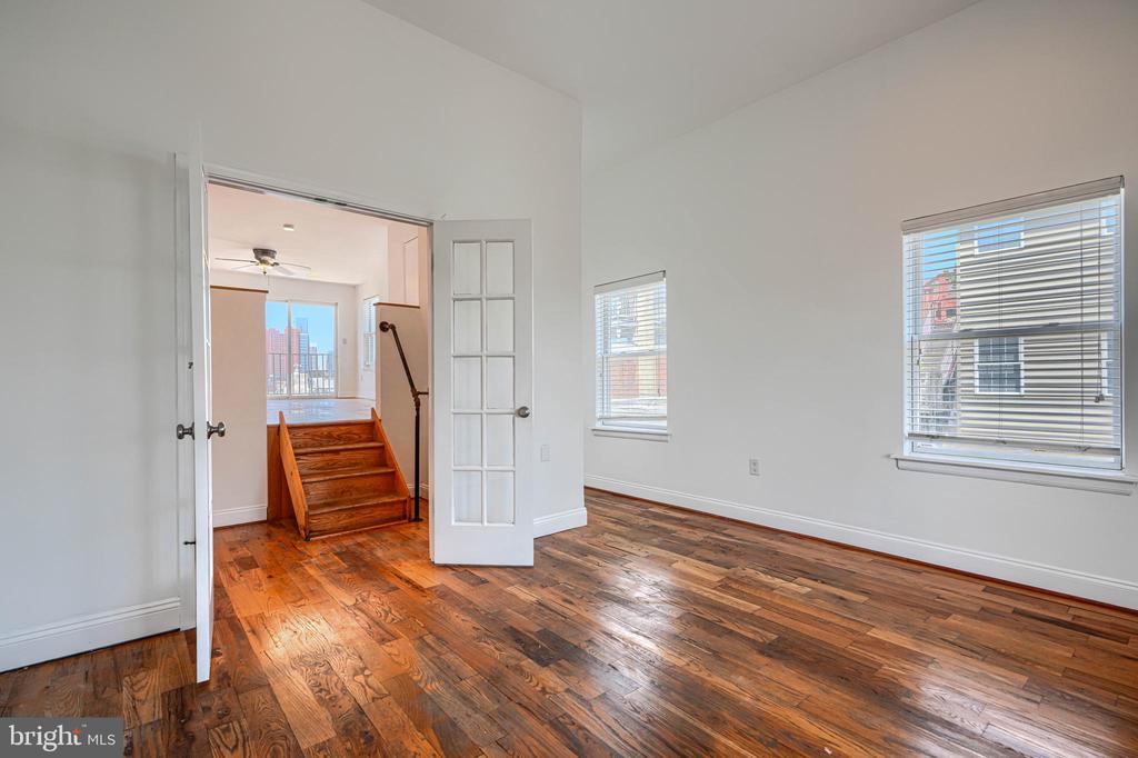 101 W CLEMENT STREET W