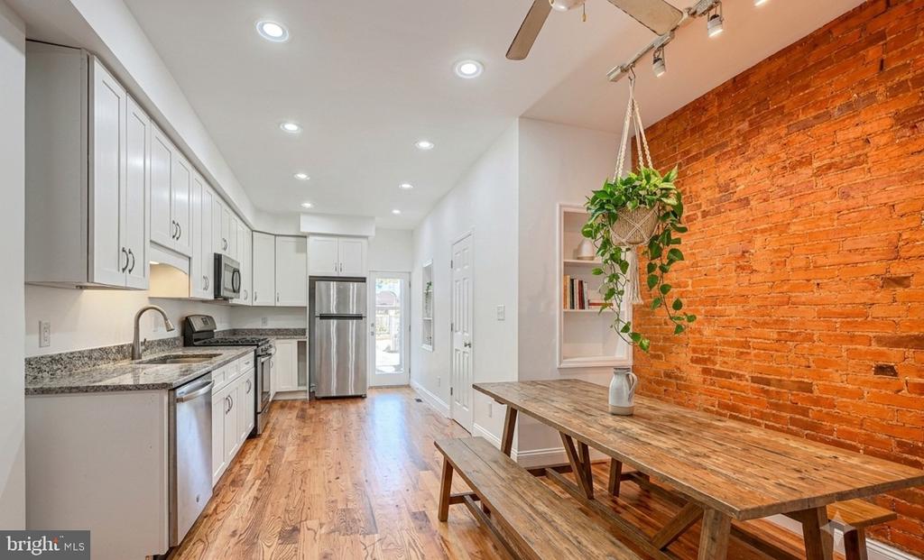 101 W CLEMENT STREET W