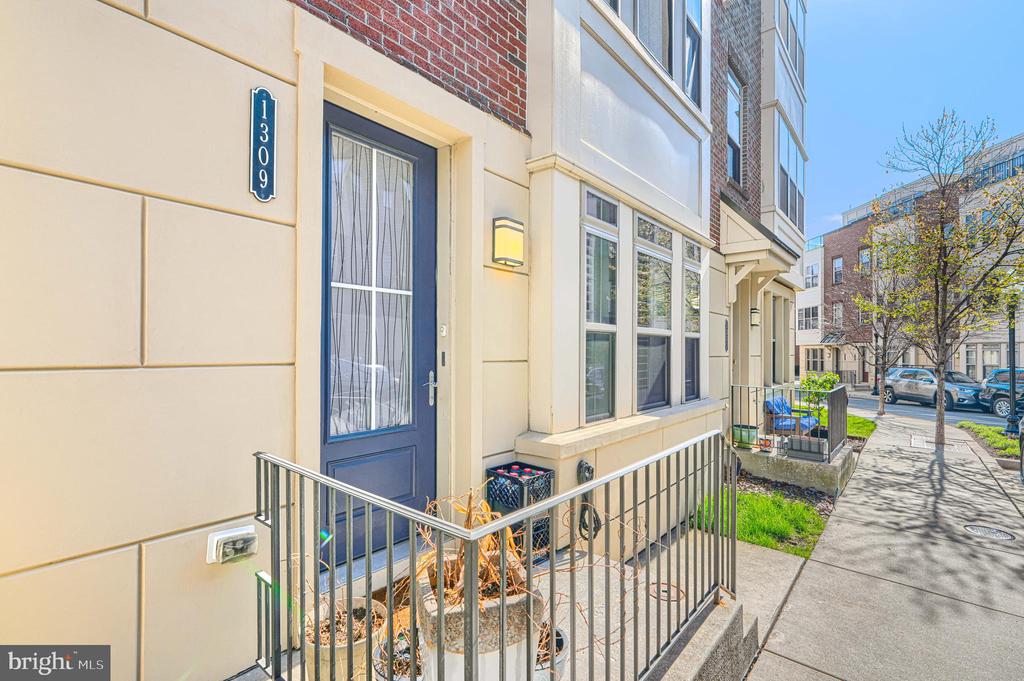 1309 BENJAMIN STREET