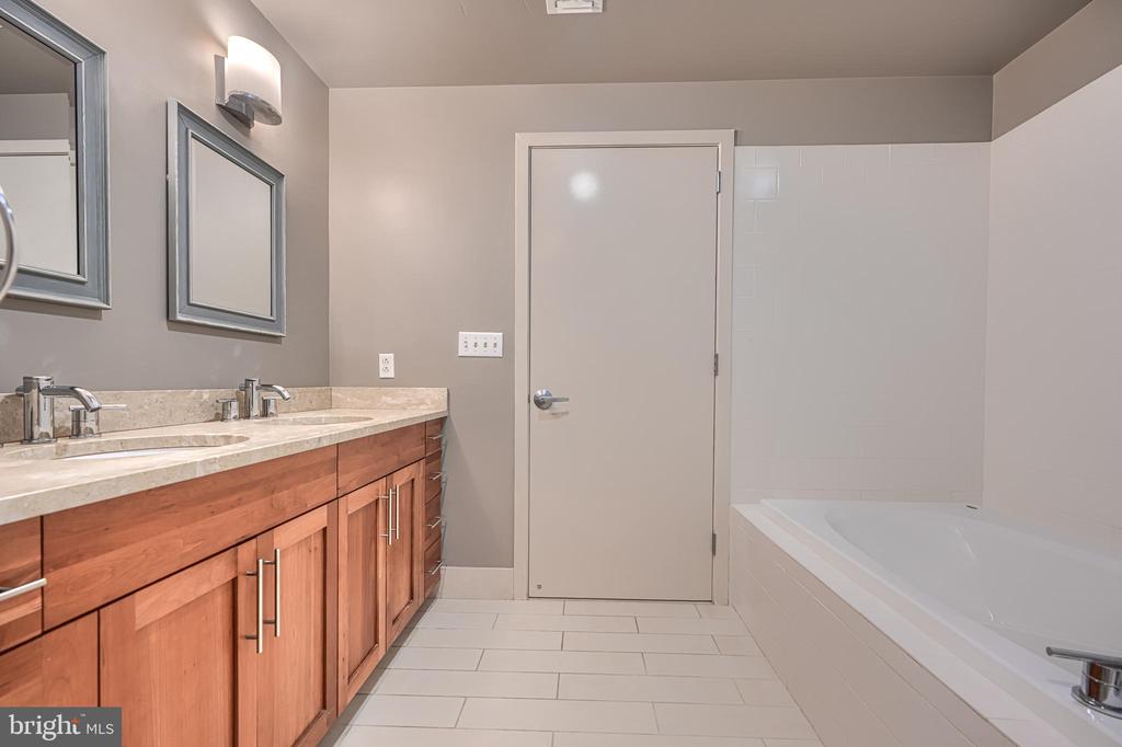 1200 STEUART STREET Unit: 614