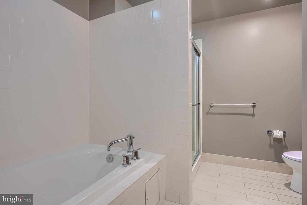 1200 STEUART STREET Unit: 614