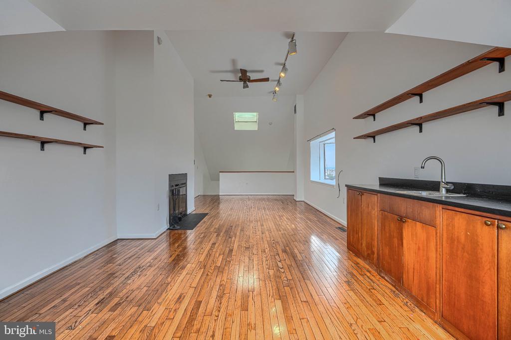 144 E CLEMENT STREET E Unit: A