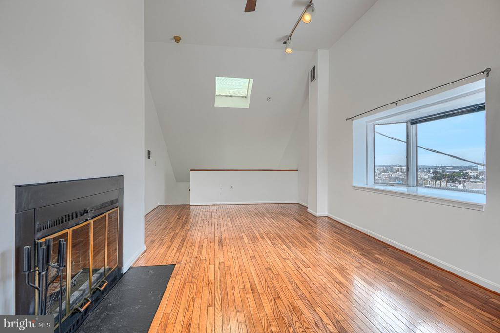 144 E CLEMENT STREET E Unit: A