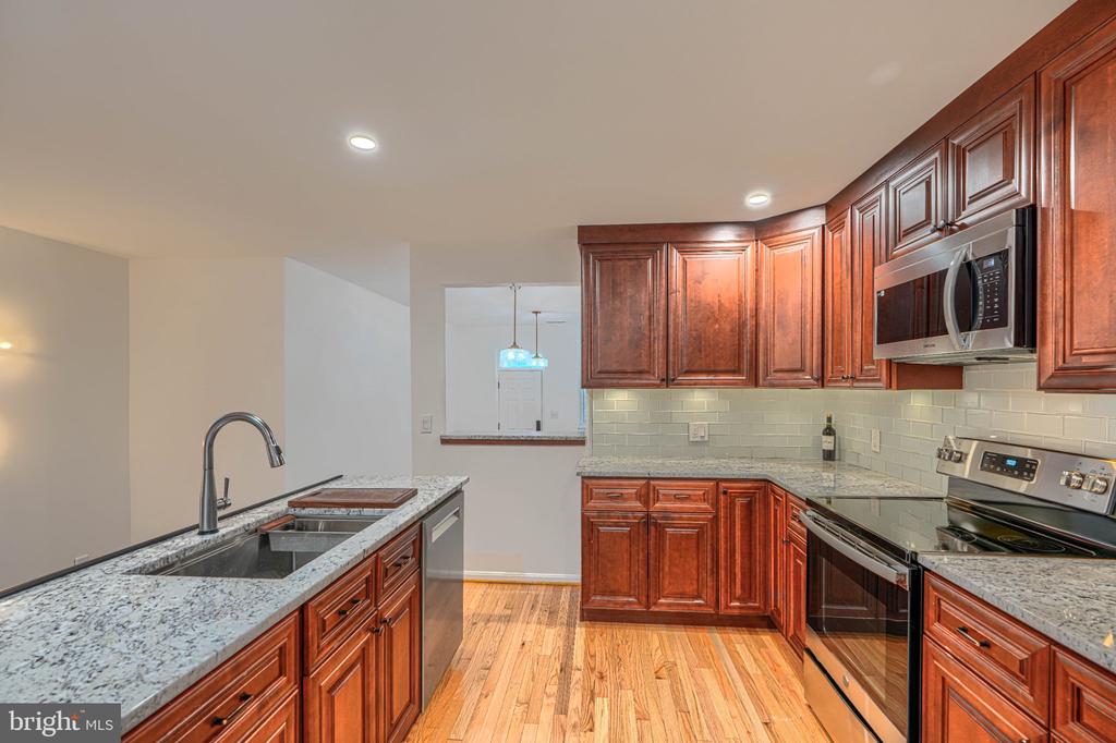 144 E CLEMENT STREET E Unit: A