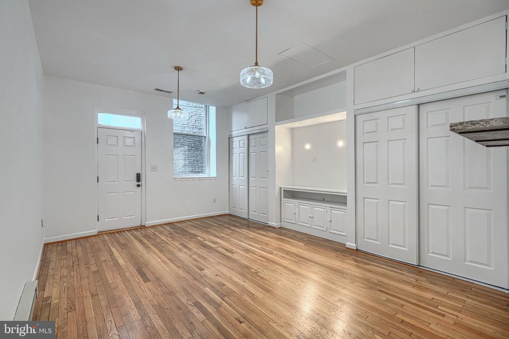 144 E CLEMENT STREET E Unit: A
