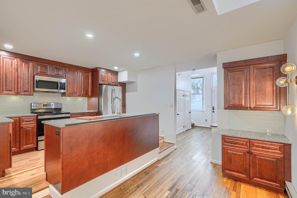 144 E CLEMENT STREET E Unit: A