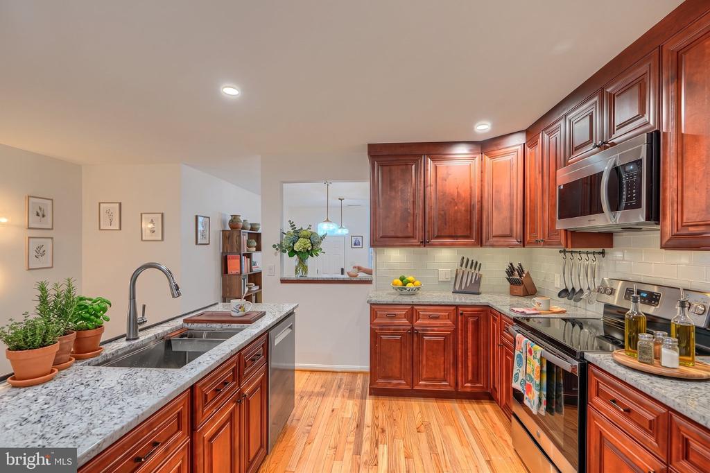 144 E CLEMENT STREET E Unit: A