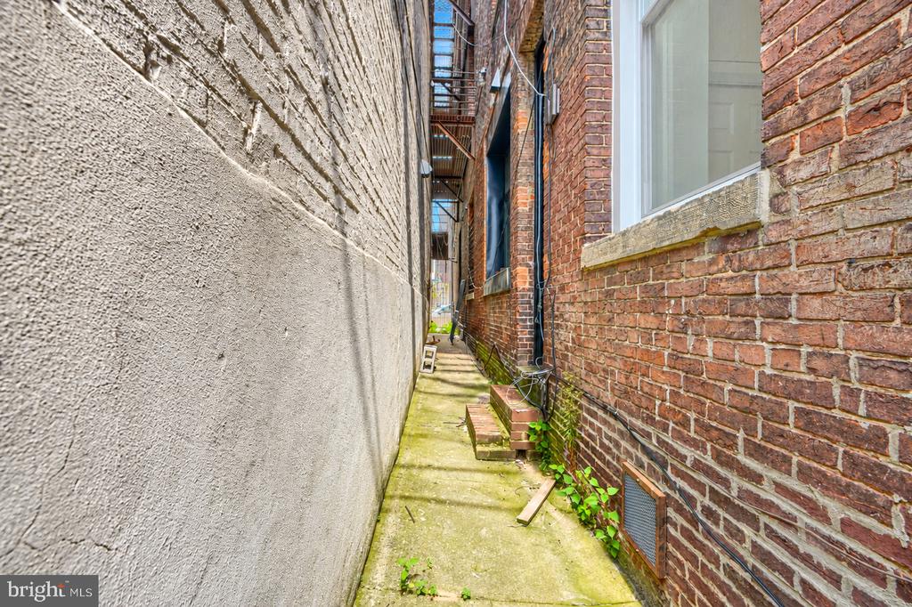 144 E CLEMENT STREET E Unit: A