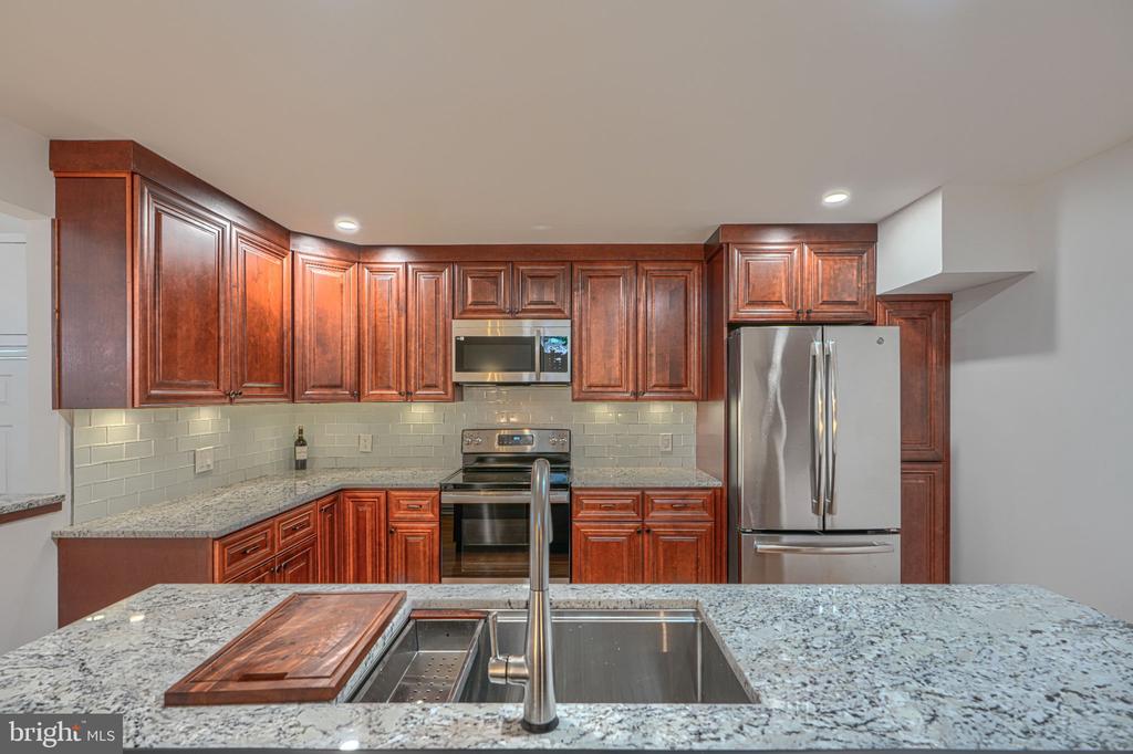 144 E CLEMENT STREET E Unit: A