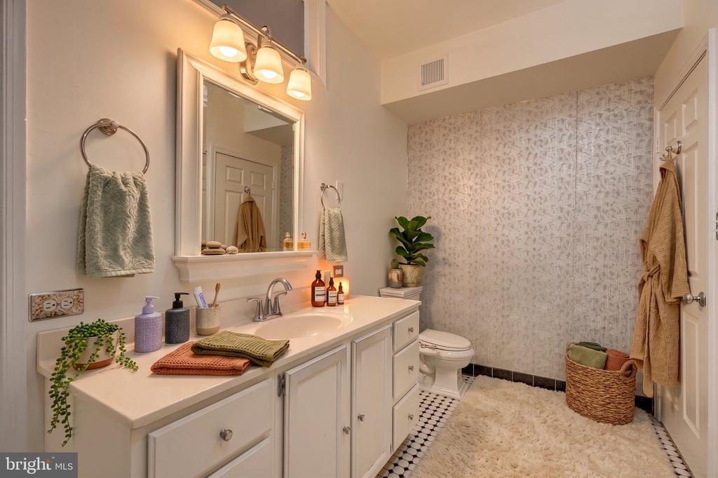 144 E CLEMENT STREET E Unit: A