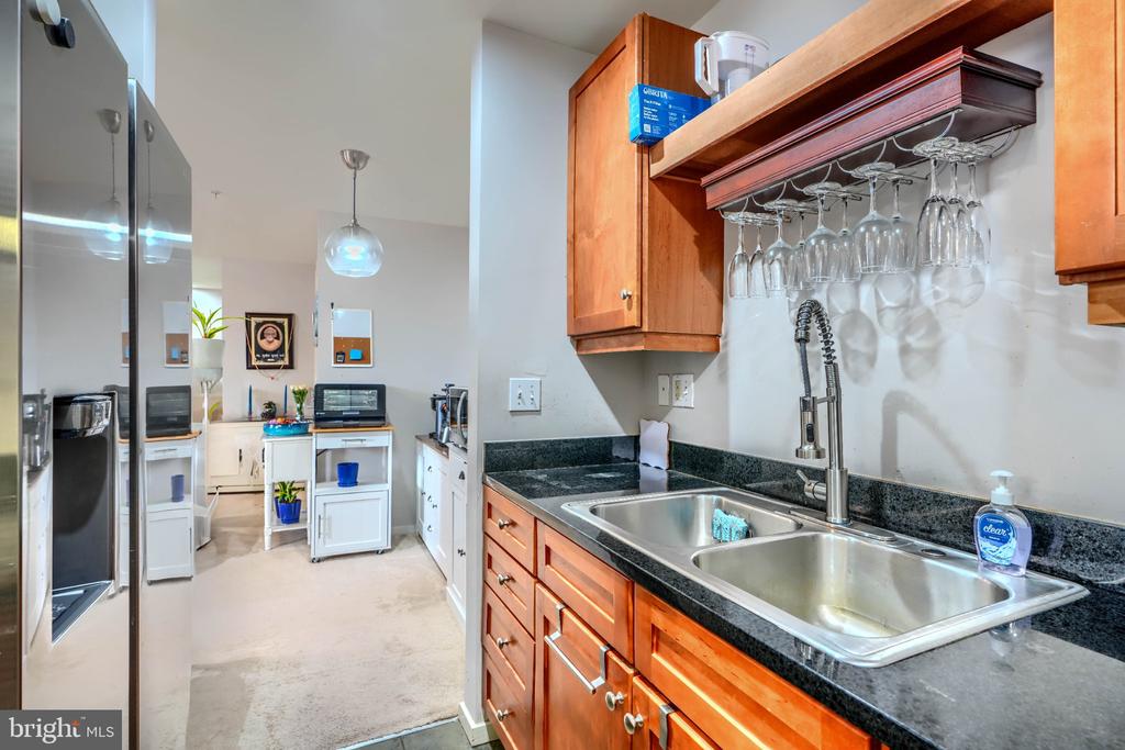 1211 LIGHT STREET Unit: 208