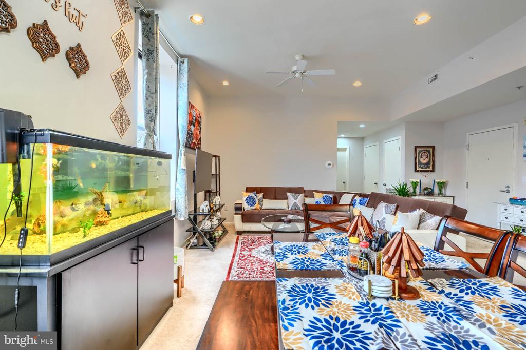 1211 LIGHT STREET Unit: 208