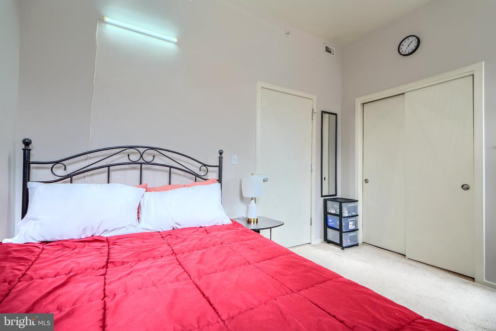 1211 LIGHT STREET Unit: 208