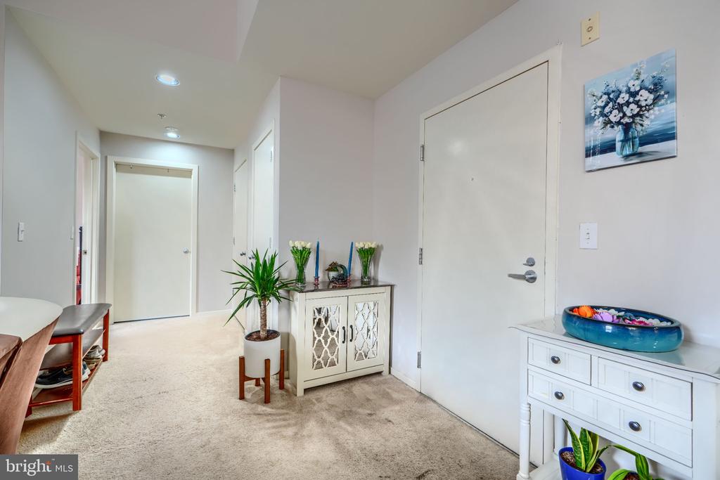 1211 LIGHT STREET Unit: 208