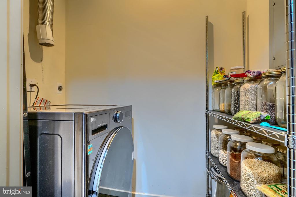1211 LIGHT STREET Unit: 208