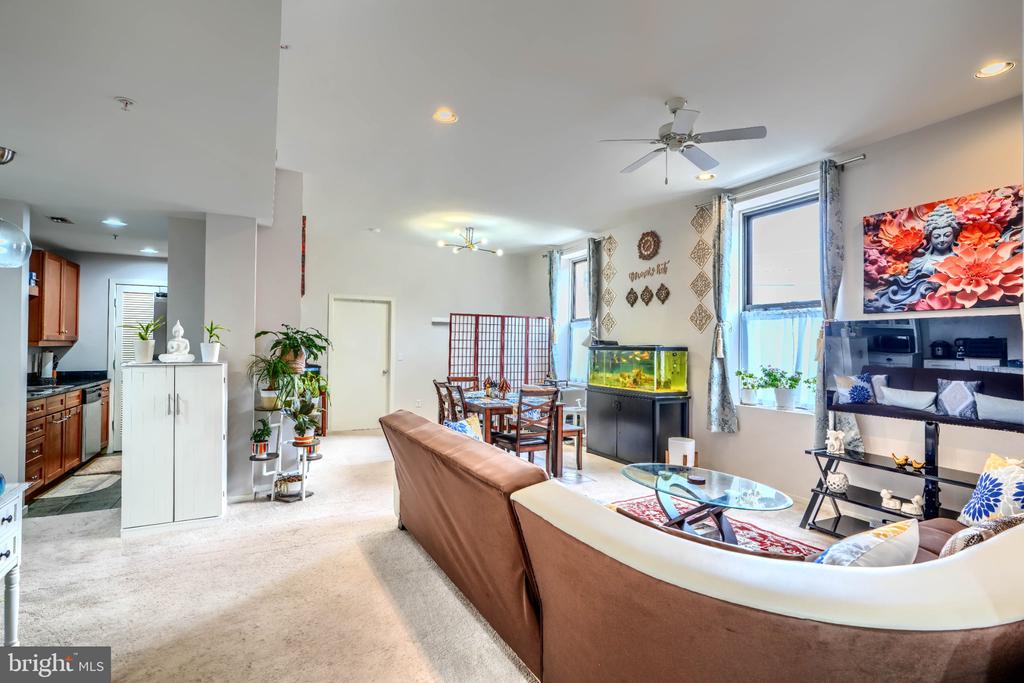 1211 LIGHT STREET Unit: 208