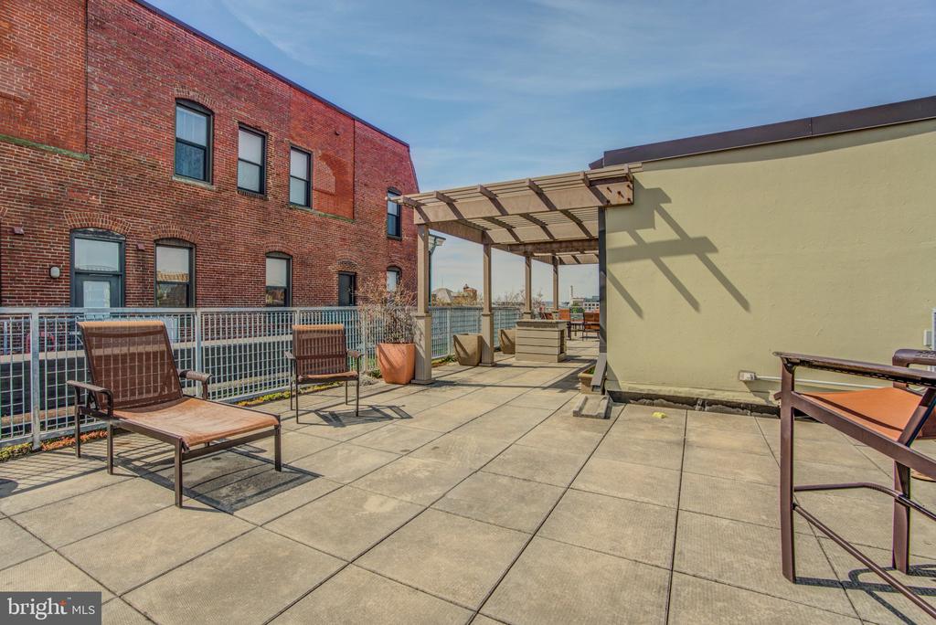 1211 LIGHT STREET Unit: 208