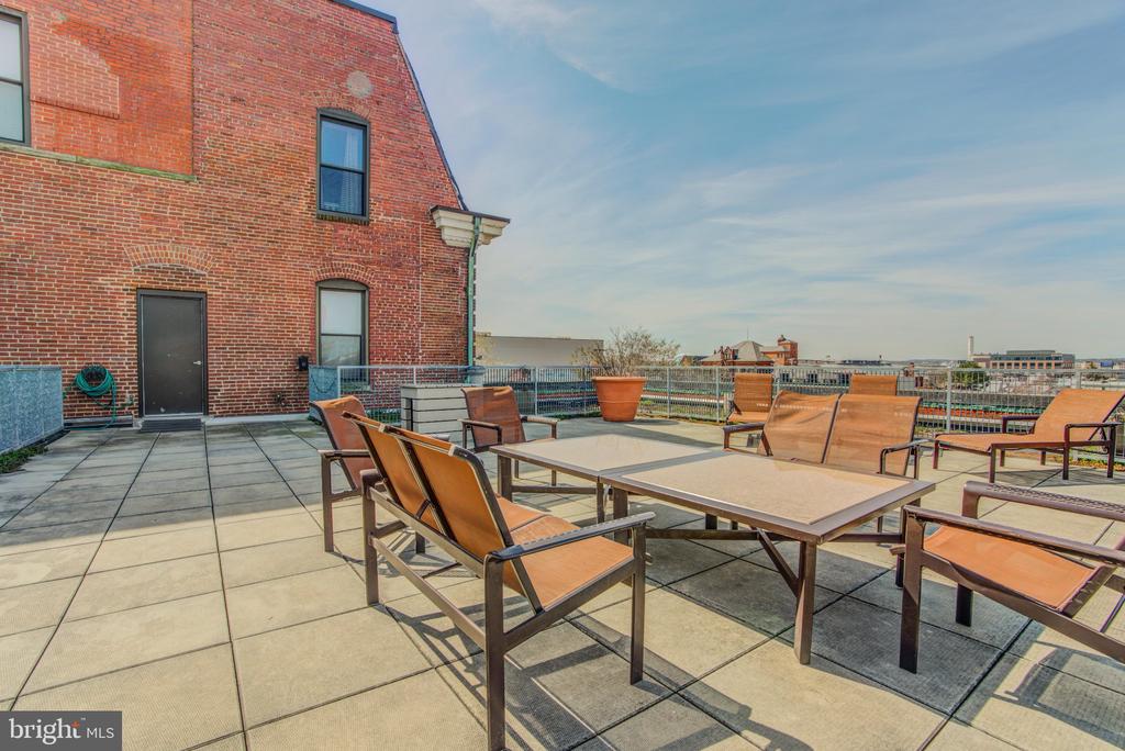 1211 LIGHT STREET Unit: 208