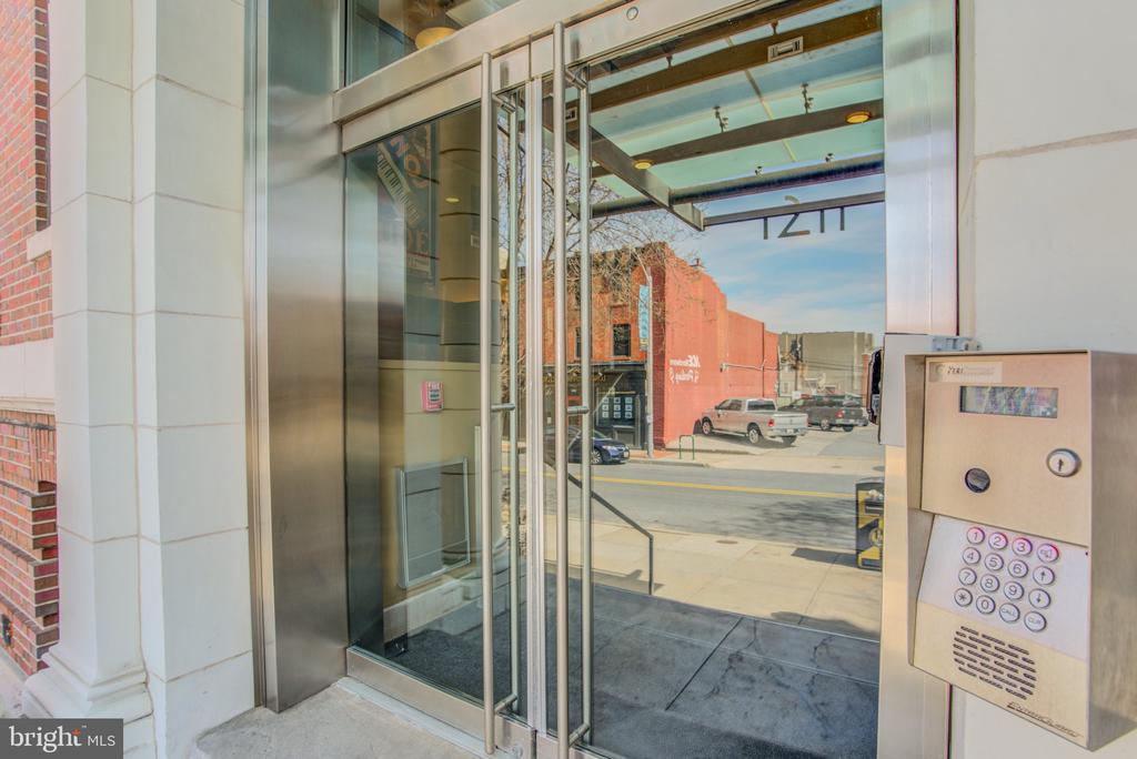 1211 LIGHT STREET Unit: 208