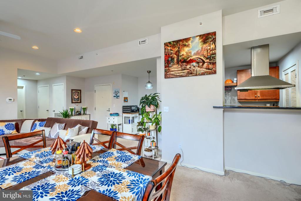 1211 LIGHT STREET Unit: 208