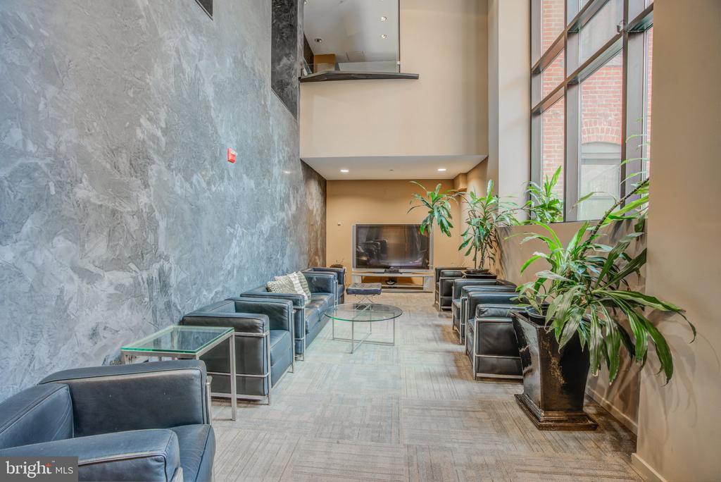 1211 LIGHT STREET Unit: 208