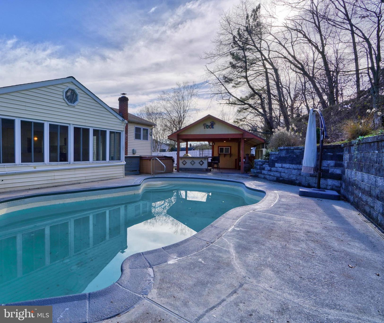 1001 Plover COURT