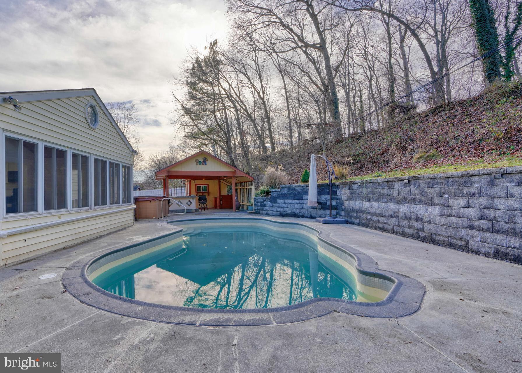 1001 Plover COURT