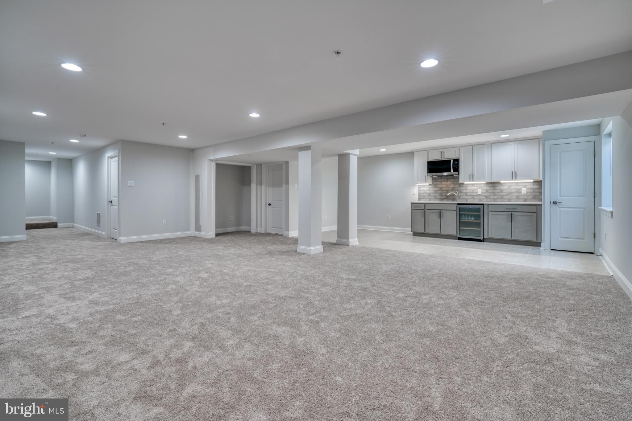 8615 Hines CIRCLE