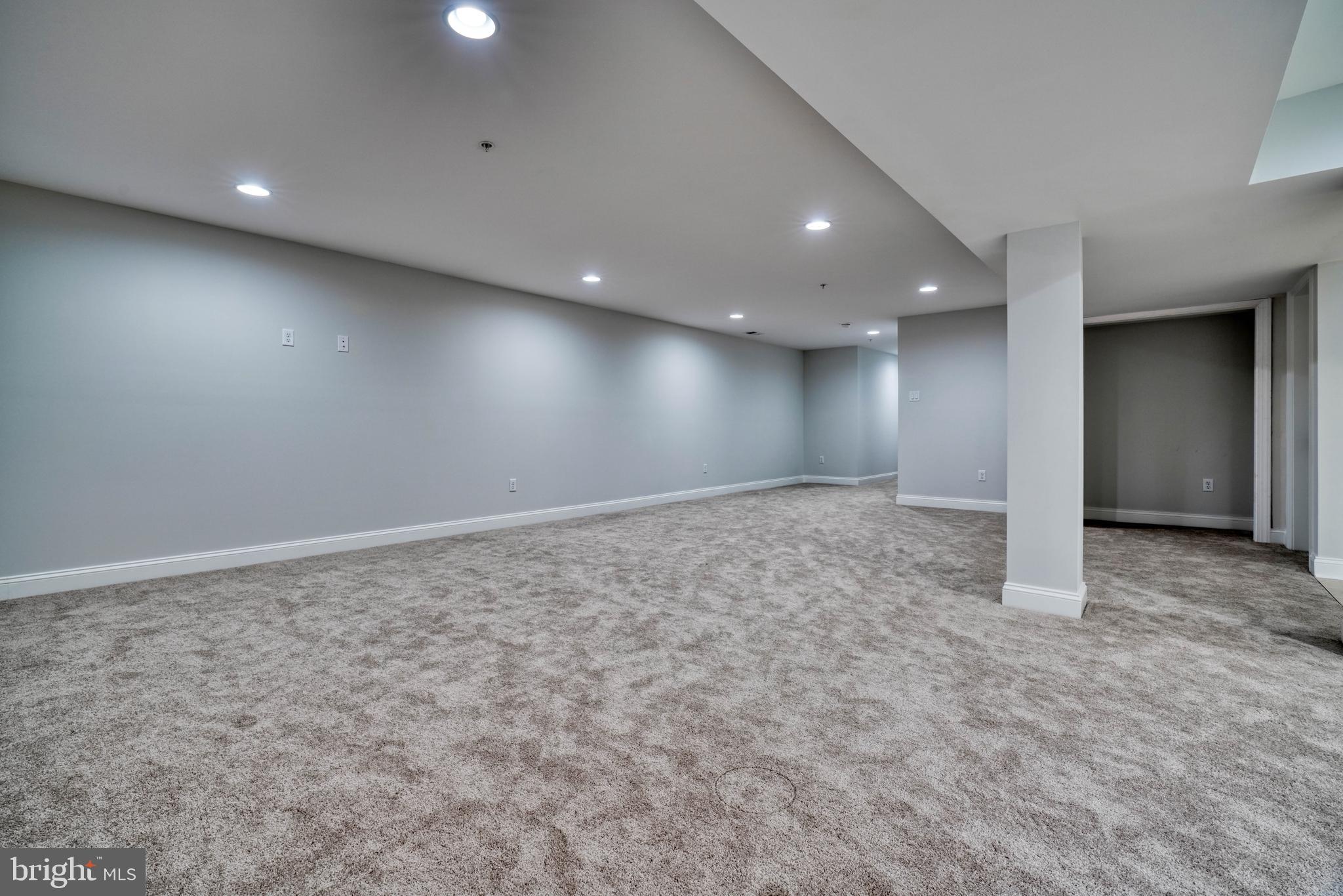 8615 Hines CIRCLE