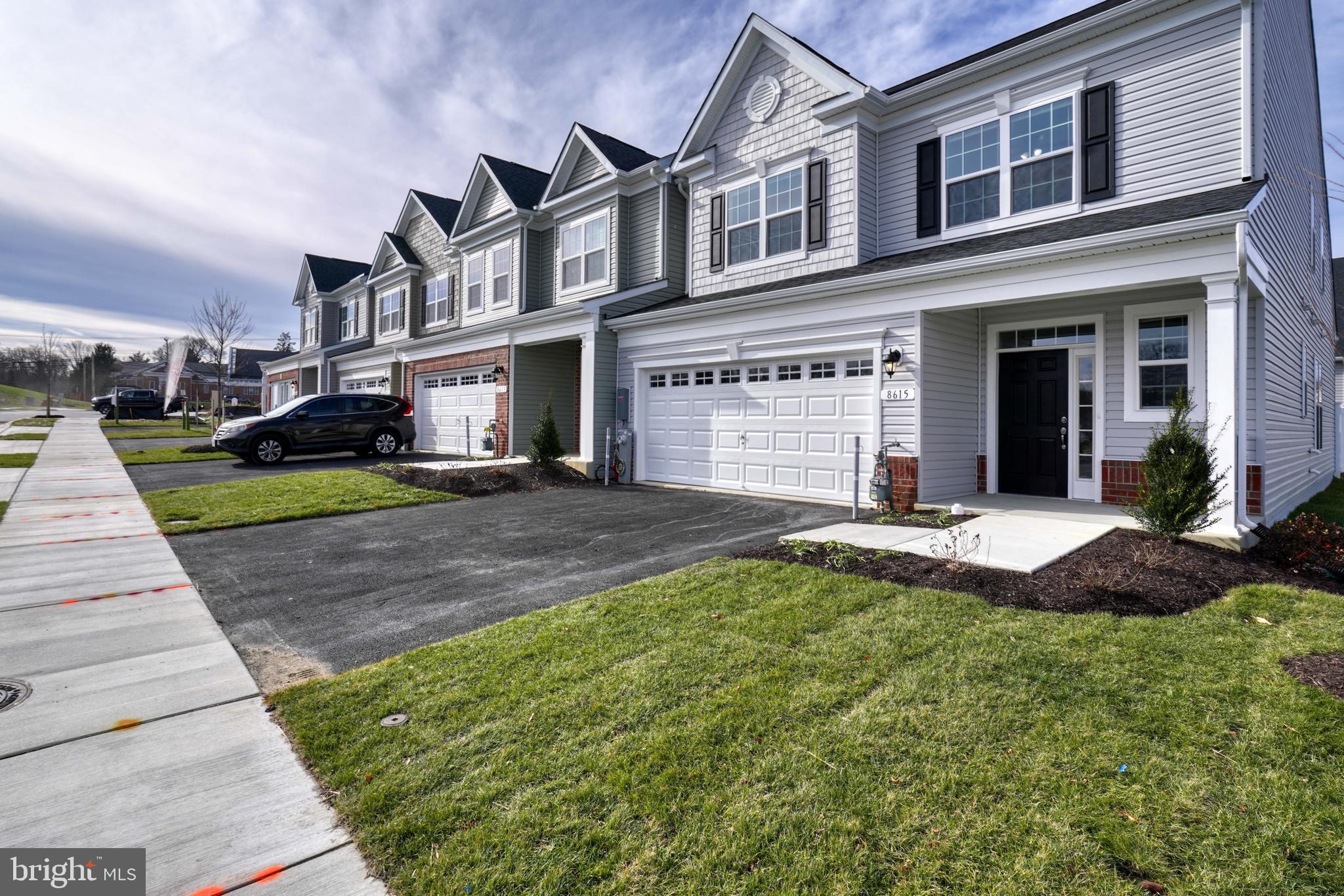 8615 Hines CIRCLE