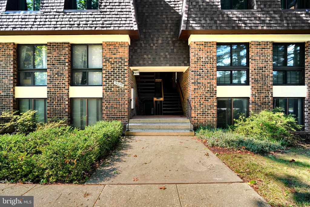 5239 W Running Brook Rd #302
