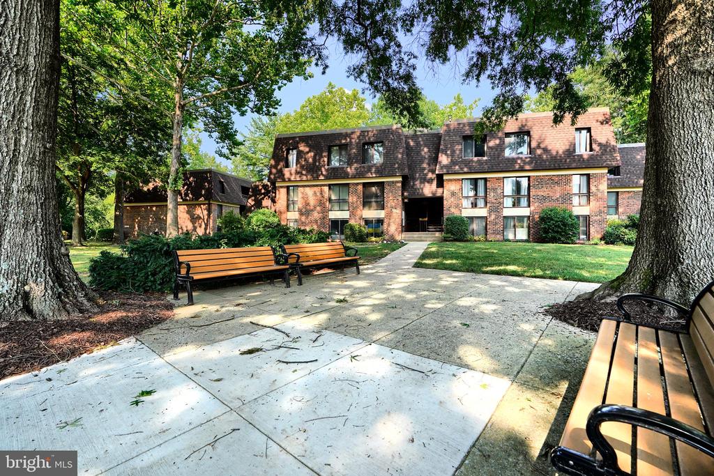 5239 W Running Brook Rd #302