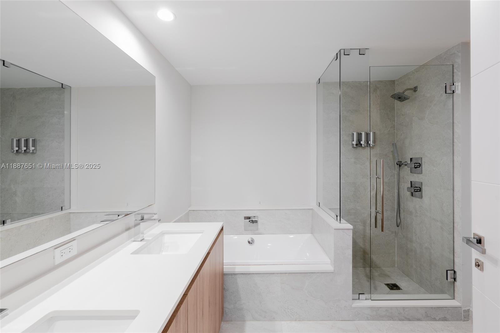 488 NE 18th St Unit: 2612/2615