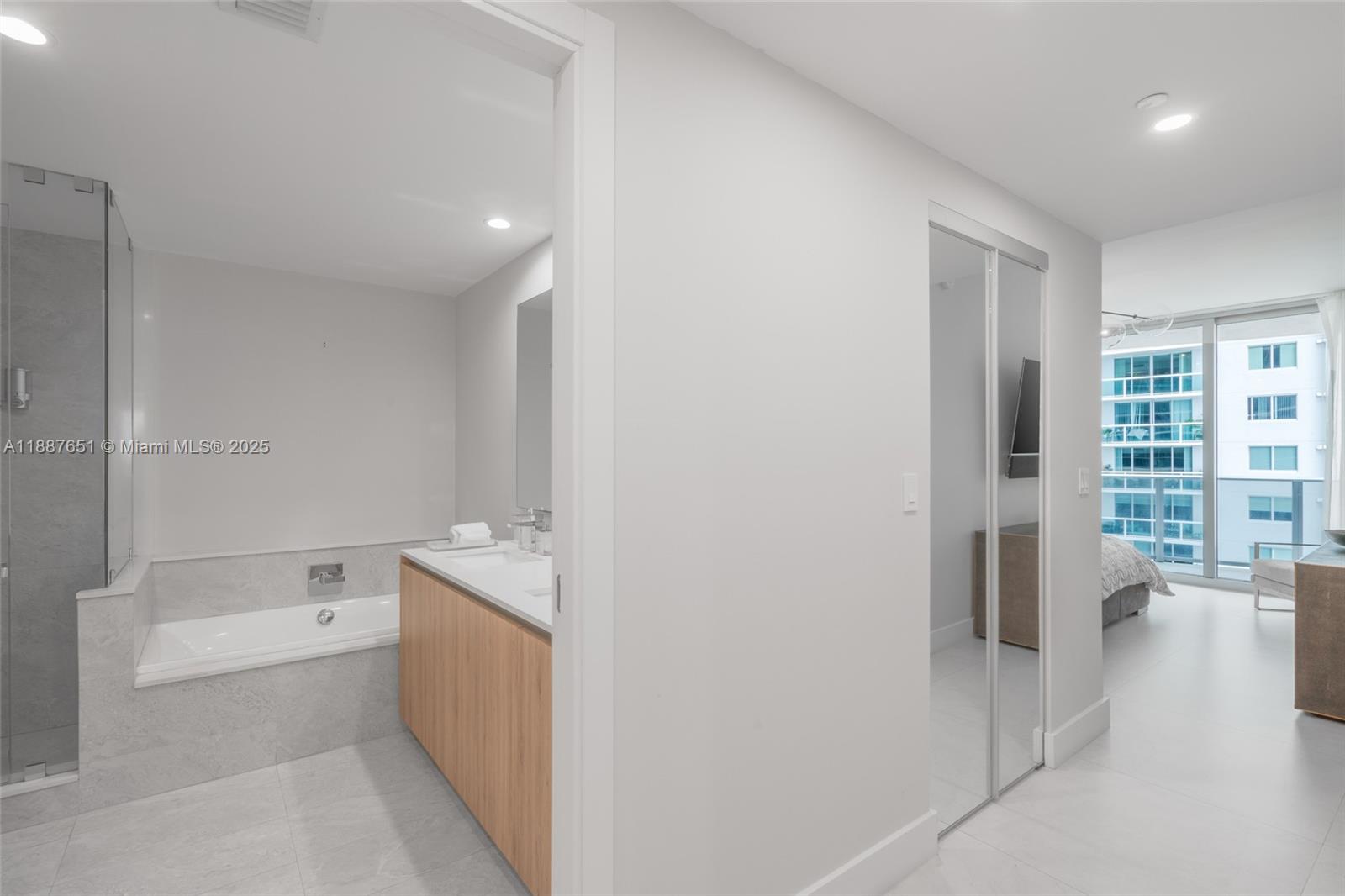 488 NE 18th St Unit: 2612/2615