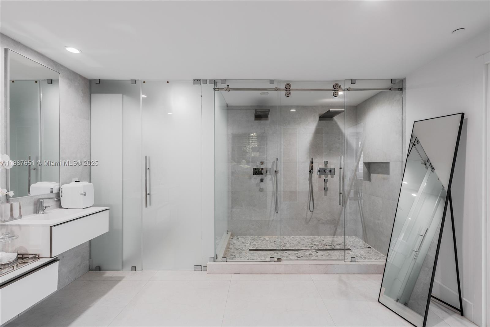 488 NE 18th St Unit: 2612/2615