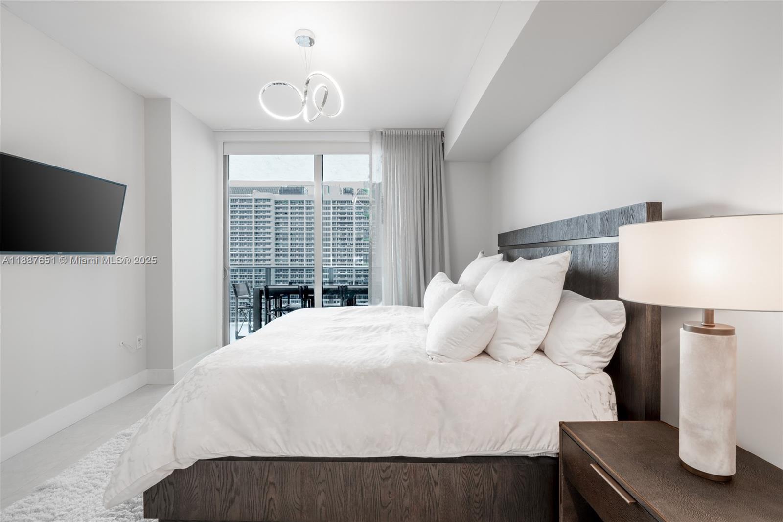 488 NE 18th St Unit: 2612/2615