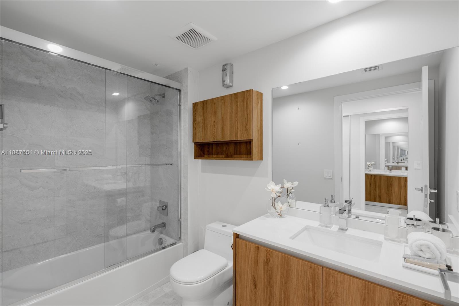 488 NE 18th St Unit: 2612/2615