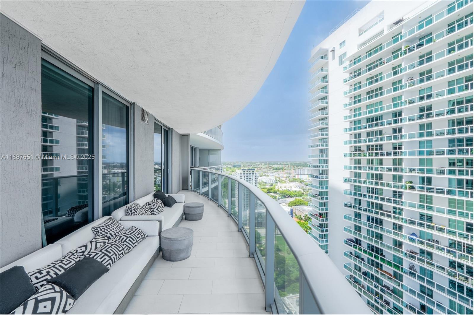 488 NE 18th St Unit: 2612/2615
