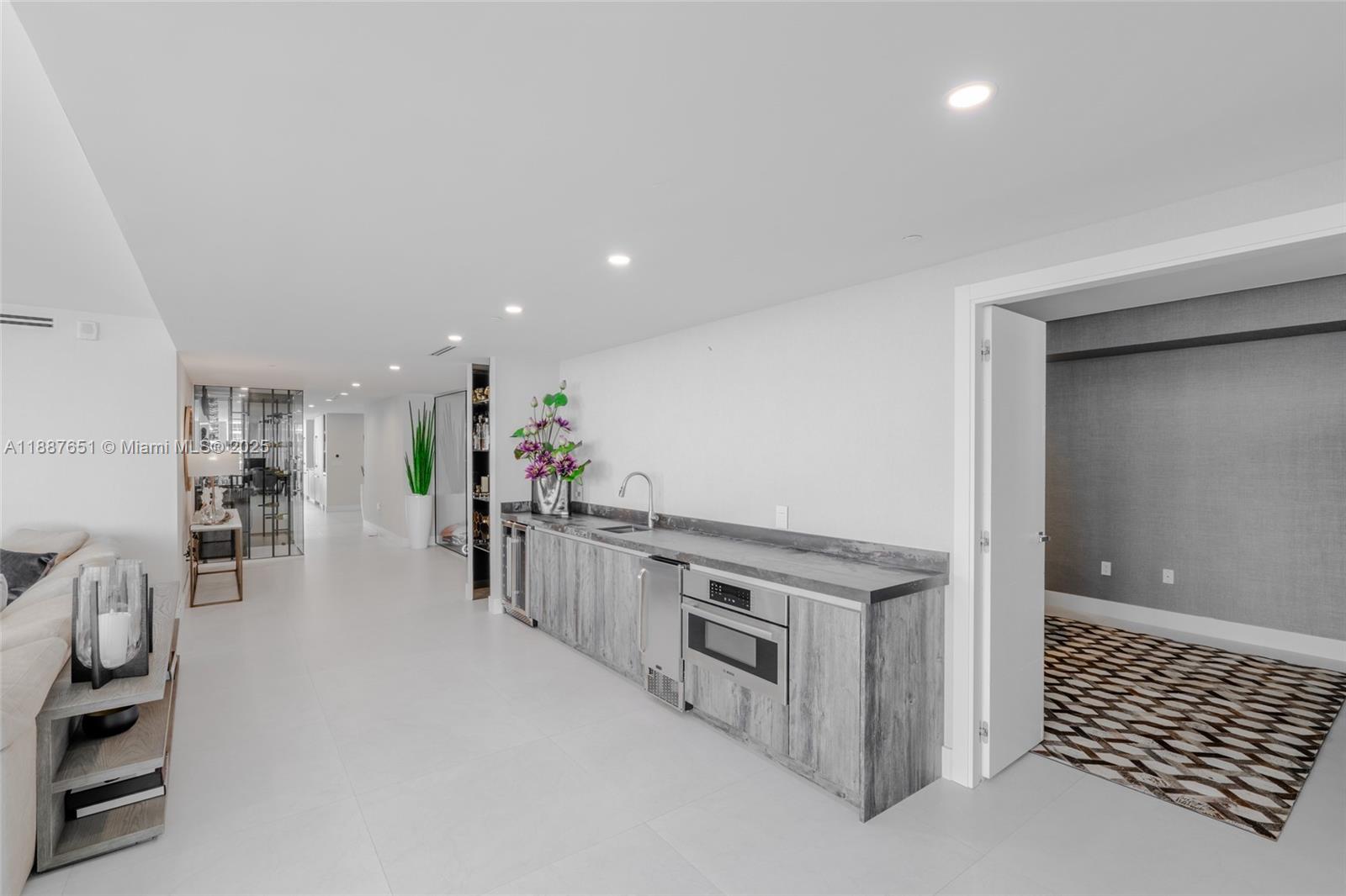 488 NE 18th St Unit: 2612/2615