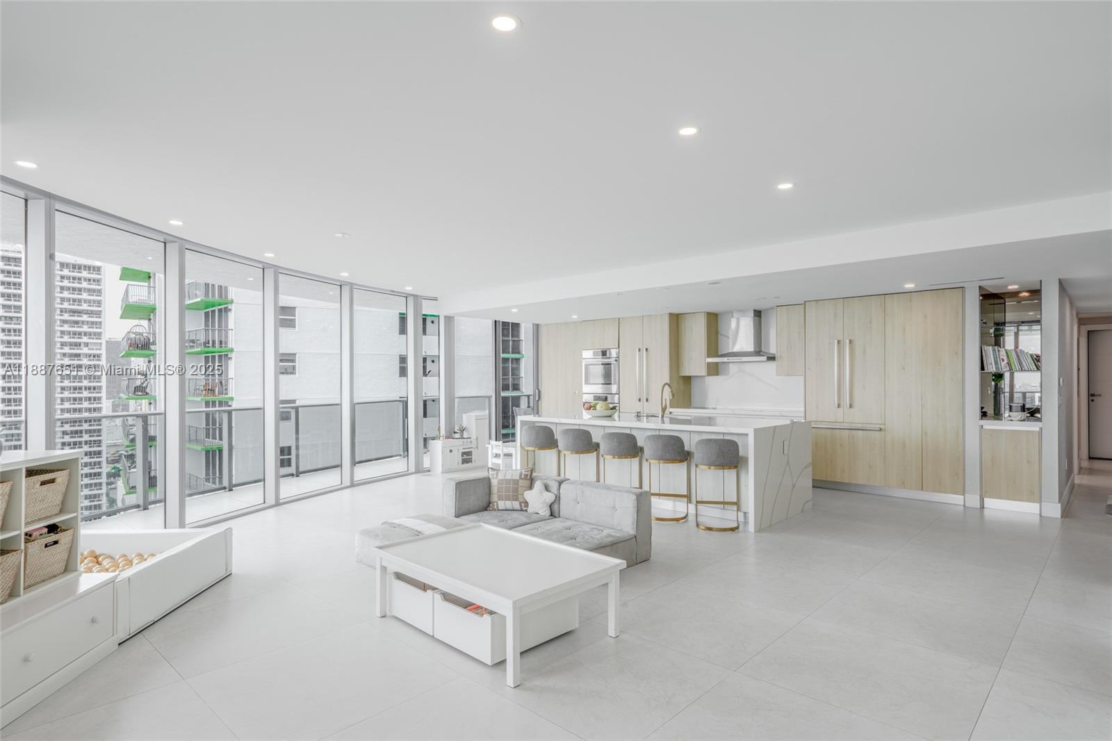 488 NE 18th St Unit: 2612/2615